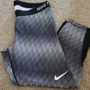 Nike capri